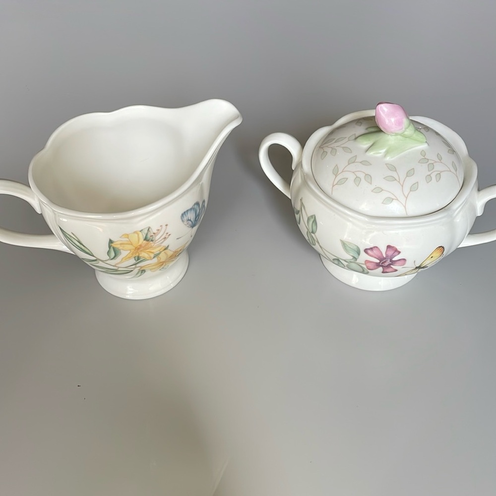 LENOX Butterfly Meadows Sugar pot and Creamer